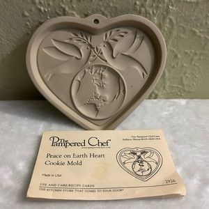 Pampered chef - Peace on earth heart cookie mold